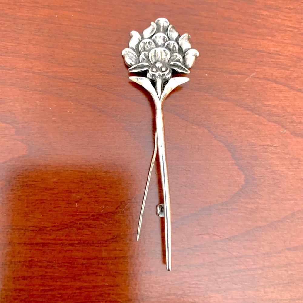 Real silver brooch pin back flower shaped